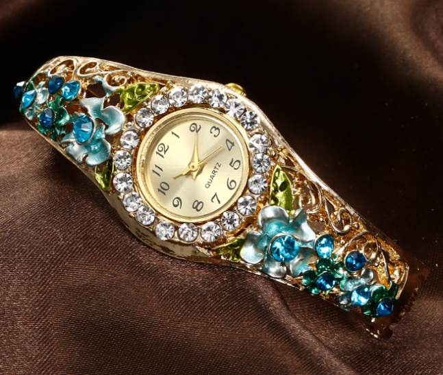 Fashionable Women's Student Bracelet Watch with Diamonds