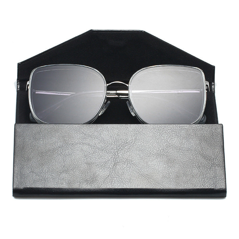 Portable Round Folding Eyeglasses Case with Magnetic Closure