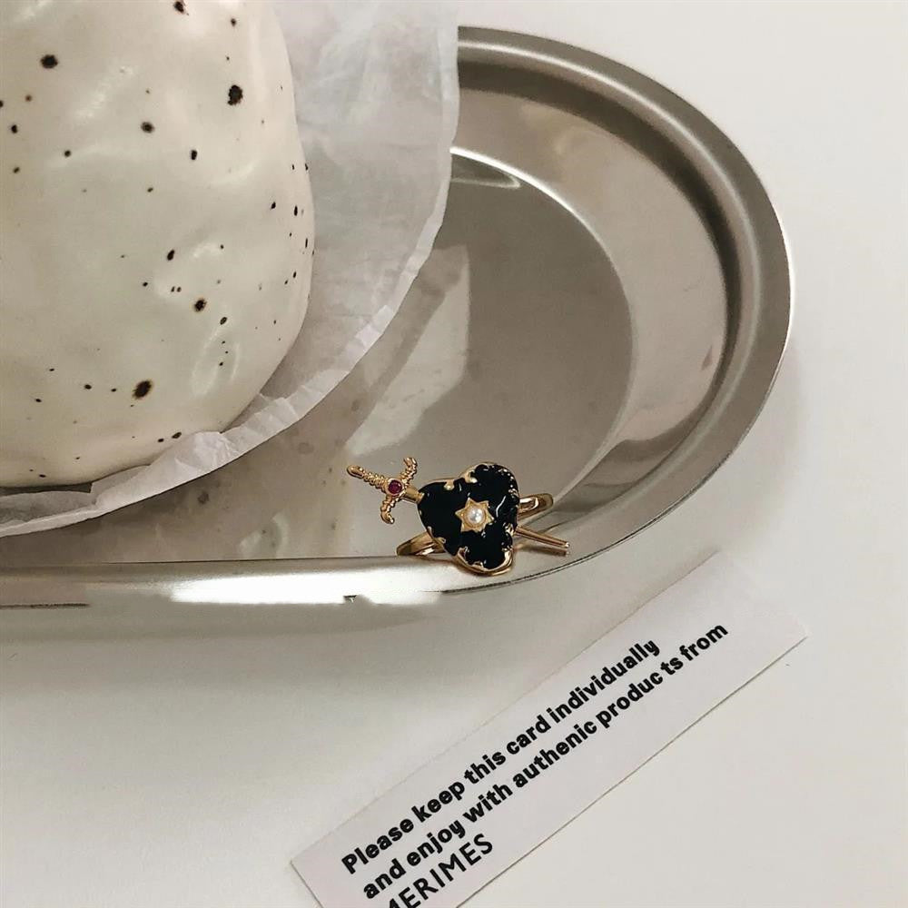 Three-Dimensional Black Heart Ring with Diamonds