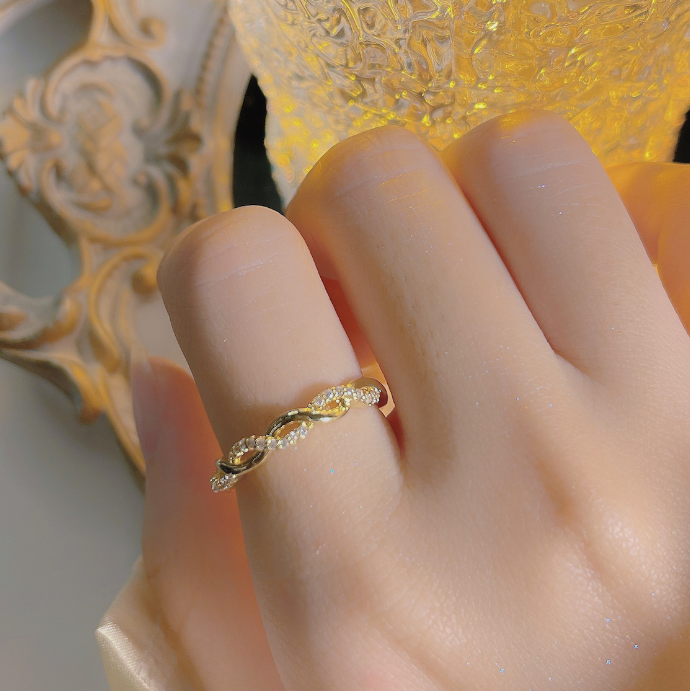 Japanese Style Minimalist Adjustable Ring with Diamonds