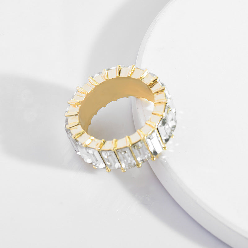 New Fashionable Geometric Alloy Ring with Diamonds