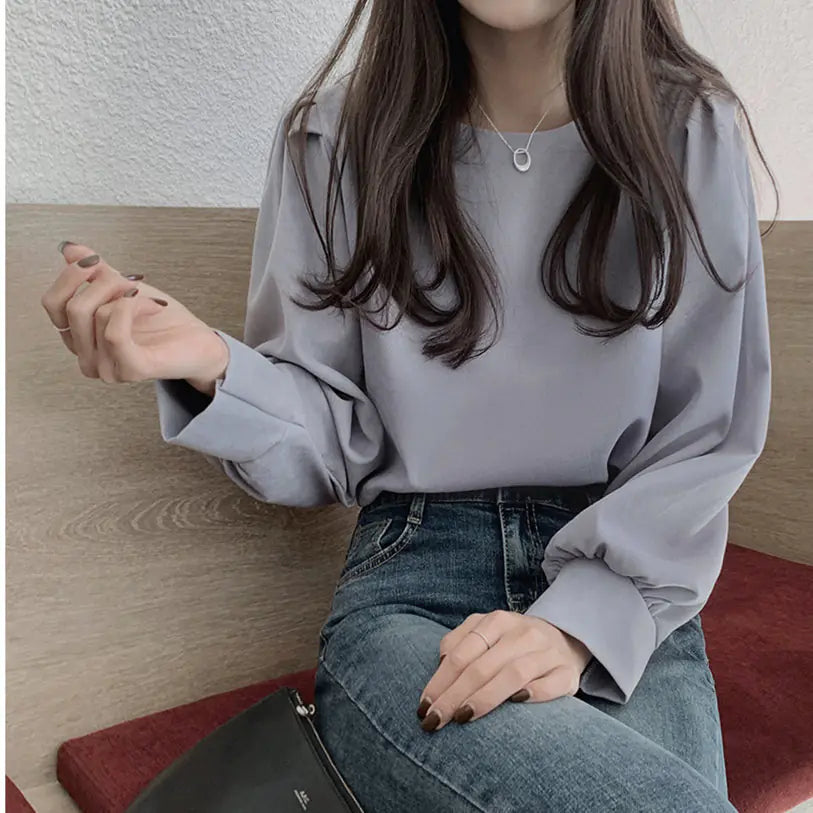 Round Neck Long-Sleeved Women's Blouse in Western Style